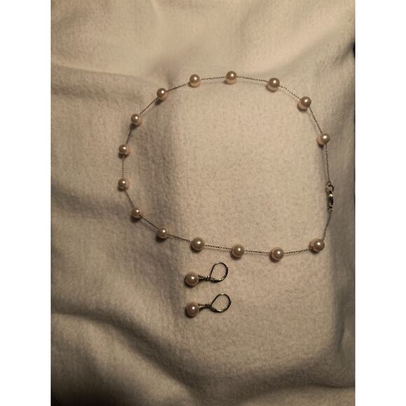 90s style Pearl Necklace & Earrings set - Picture 2 of 5